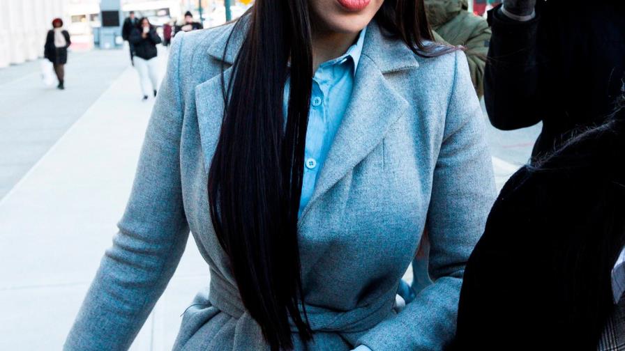 Emotiva carta de amor de la esposa de “El Chapo” Guzmán tras final del juicio al capo Emotiva carta de amor de la esposa de “El Chapo” Guzmán tras final del juicio al capo