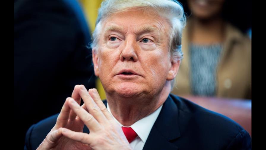 Trabajadores aseguran haber trabajado para club de golf de Trump sin papeles