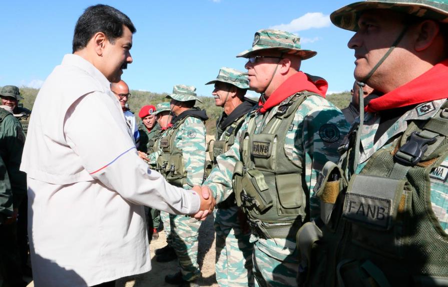 Maduro inicia ejercicios militares con el grito “fuera Trump de Venezuela”