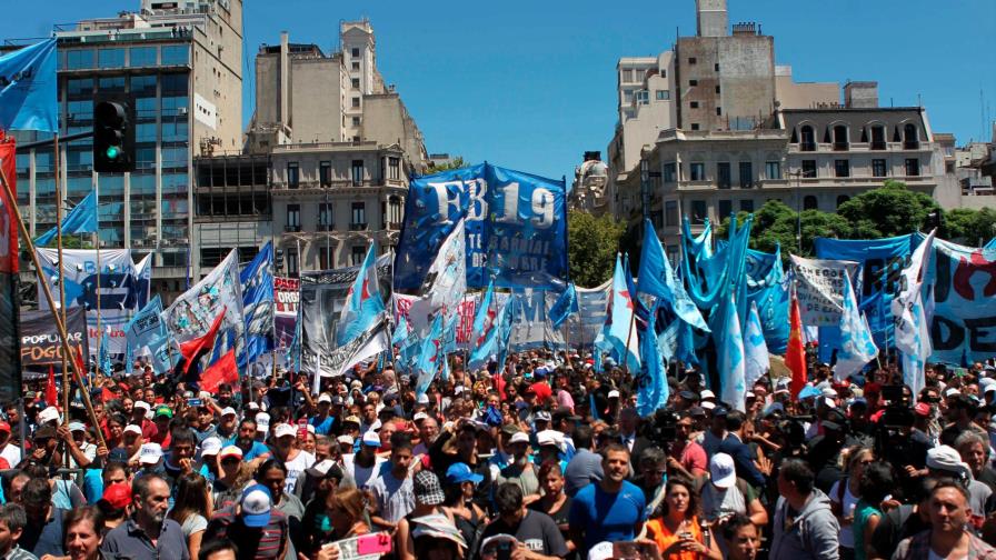 Miles protestan en Argentina contra el “hambre y los tarifazos”