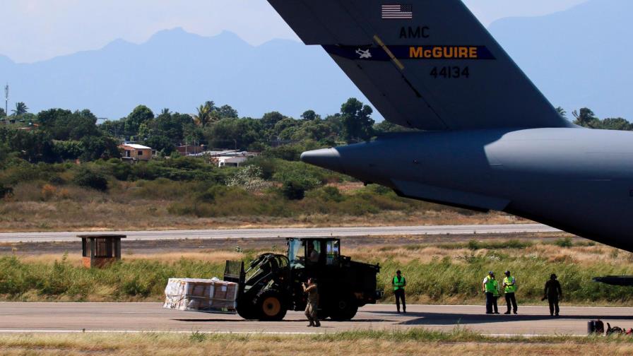 Guaidó convoca a manifestaciones y voluntarios en Venezuela por ayuda humanitaria