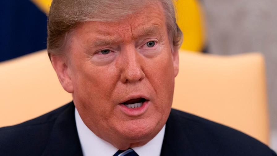 Trump amenaza con aranceles a autos europeos si no hay pacto comercial con UE