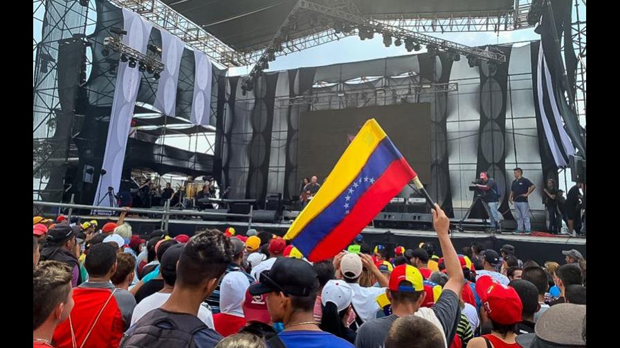 Comienza el concierto chavista “por la paz” convocado por Maduro