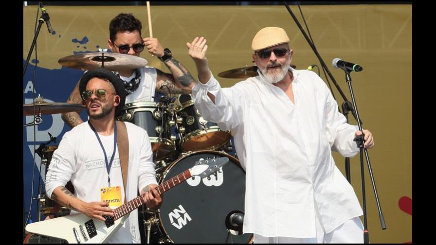 Bosé se disculpa con Bachelet: siento mucho el malestar que provocaron mis palabras