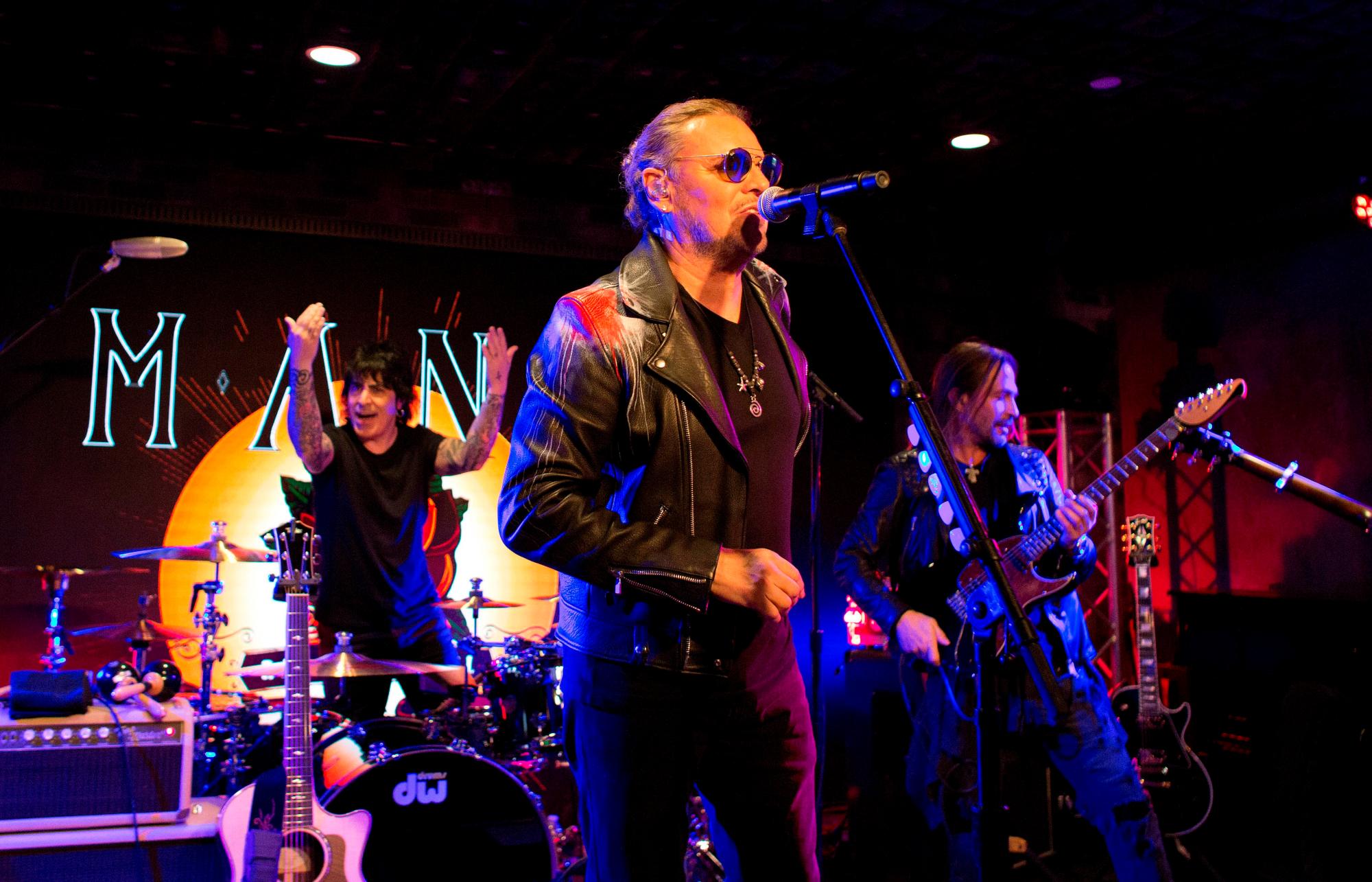  Más de tres décadas de rock, compromiso político y tremendo éxito internacional no han frenado la “adicción” a la carretera de Maná.