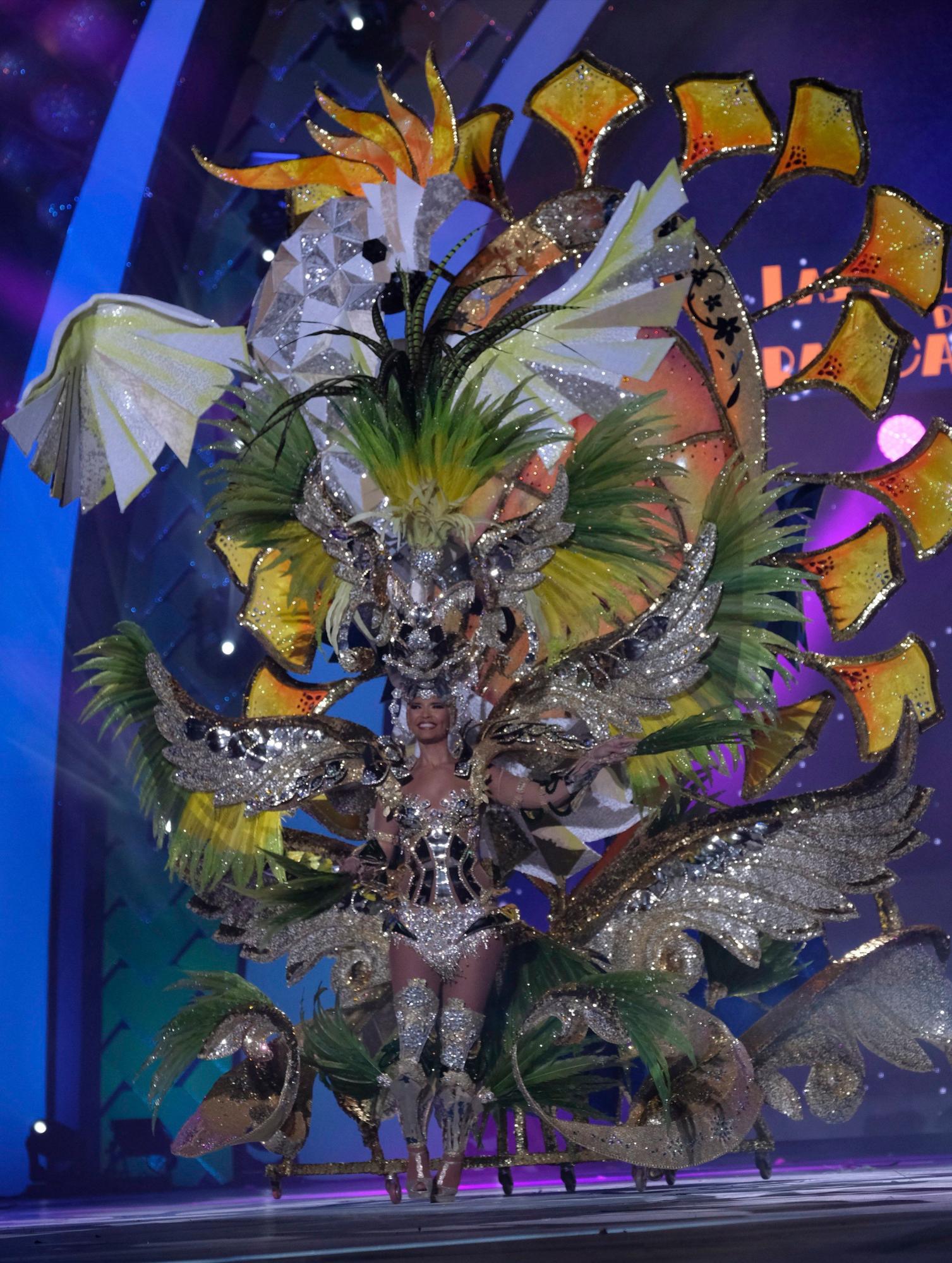 LAS PALMAS DE GRAN CANARIA, 01/03/2019.- La joven Adela Corujo Concepción, con la fantasía Niteroi, durante la gala de elección de la Reina del Carnaval 2019, que está dedicado este año a Una noche en Río, hoy viernes en el Parque de Santa Catalina, en Las Palmas de Gran Canaria.