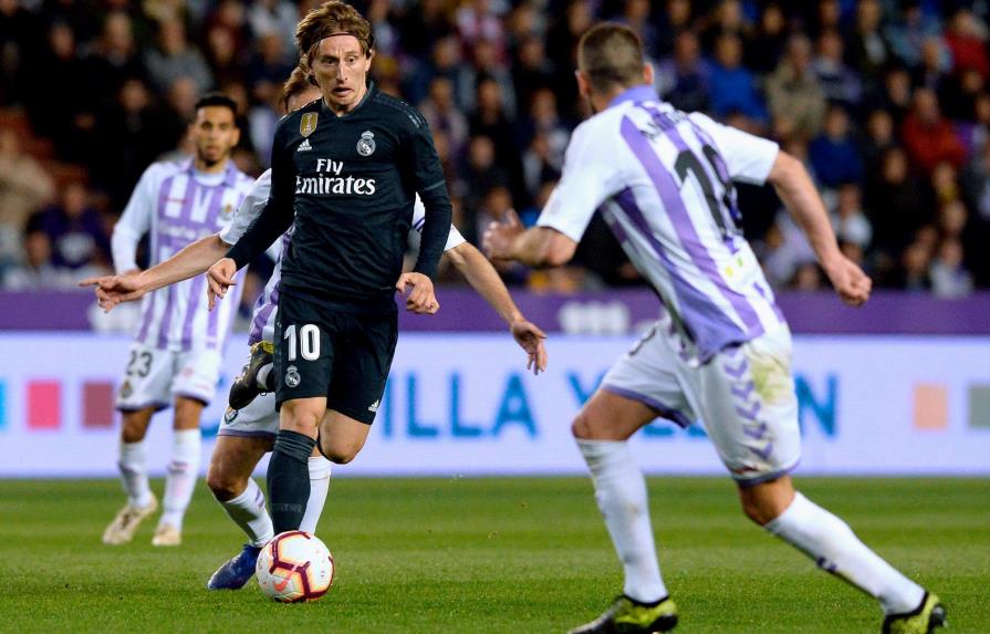 El Real Madrid se toma un respiro con una goleada en Valladolid