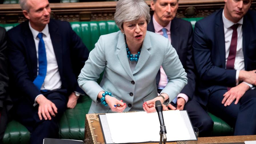 Theresa May reconoce le faltan votos para acuerdo Brexit