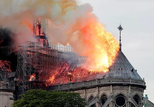 Millonarios y empresas prometen más de 600 millones de euros para reconstruir Notre Dame  