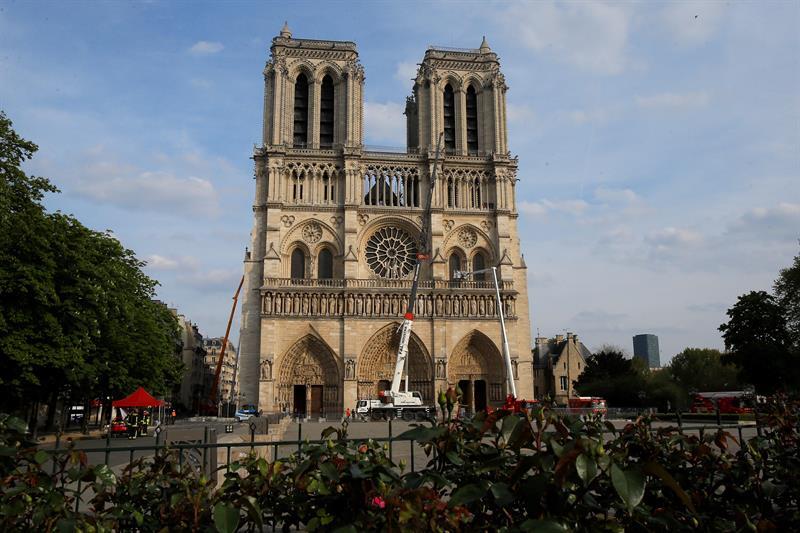 Un corto circuito, surge como causa probable del incendio en Notre Dame