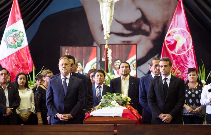 Suicidio del expresidente García suscita críticas contra Fiscalía de Perú