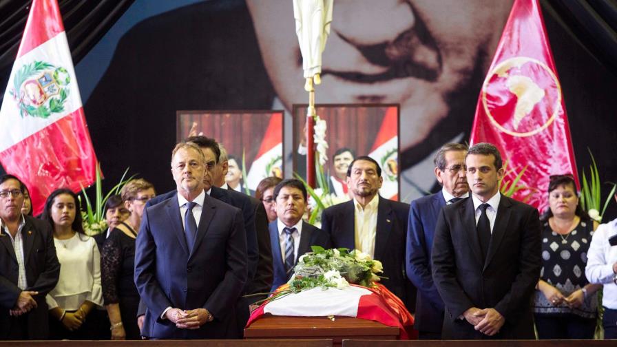Suicidio del expresidente García suscita críticas contra Fiscalía de Perú