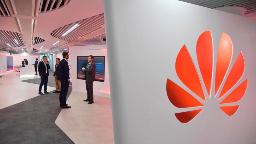 Departamento de Justicia de EEUU presenta más cargos contra Huawei