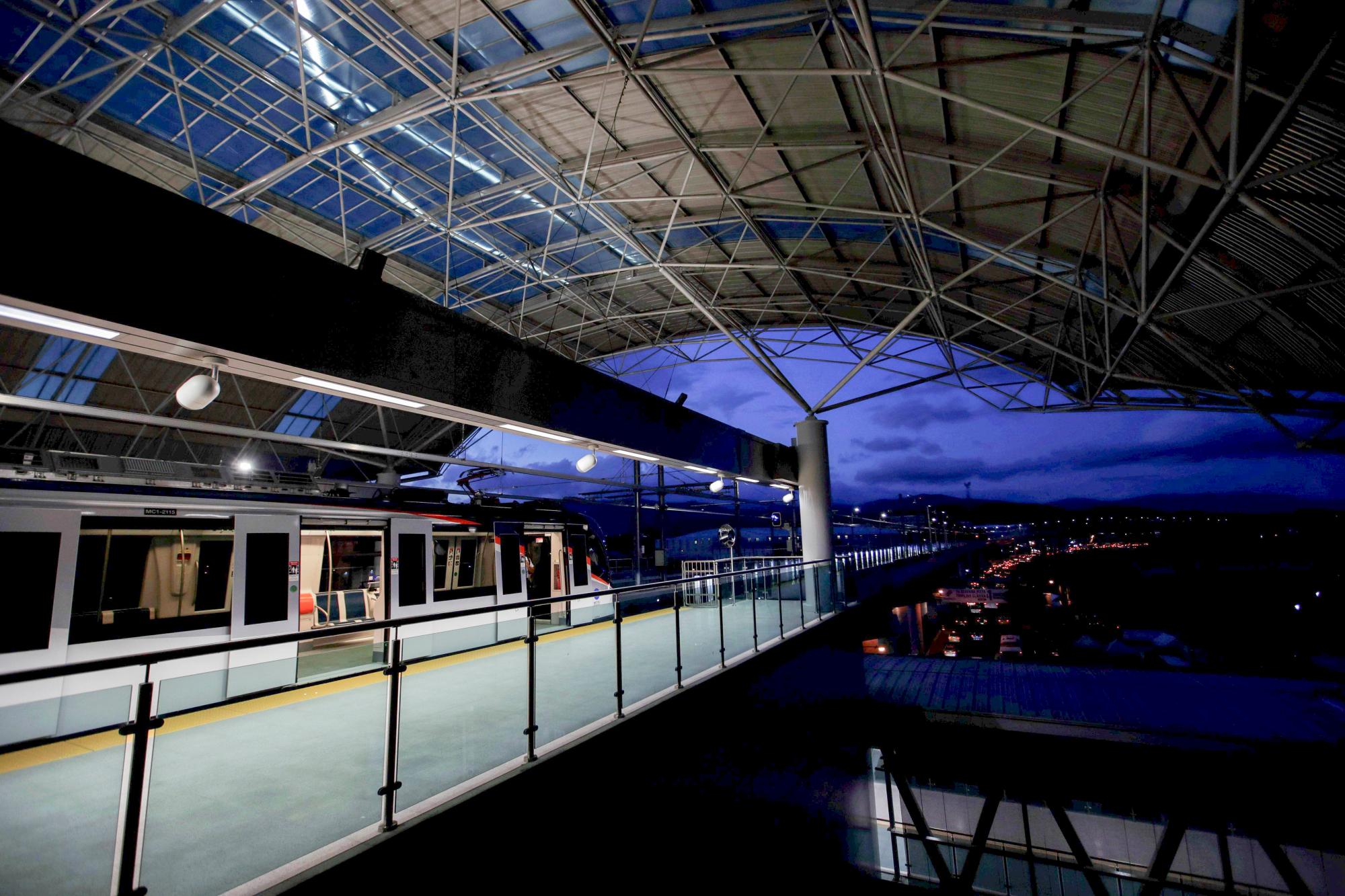 Vista panorámica de un de las terminales de la nueva línea 2 de metro de Ciudad de Panamá (Panamá) el 23 de abril de 2019. El suministro eléctrico está garantizado porque la línea está conectada “a dos proveedores, para que no haya ninguna interrupción”.
