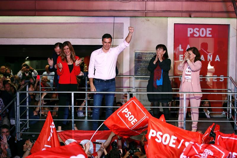 España cambia de color con la clara victoria socialista