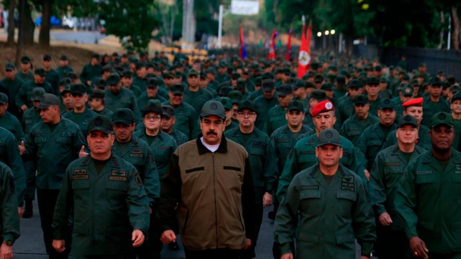 Maduro anuncia ofensiva y oposición dice que inició quiebre de la “dictadura” Maduro anuncia ofensiva y oposición dice que inició quiebre de la “dictadura”