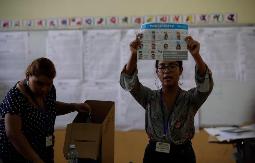 Cierran los centros electorales y comienza el conteo de votos en Panamá