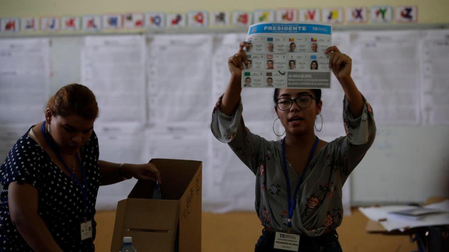 Cierran los centros electorales y comienza el conteo de votos en Panamá