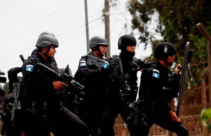 Al menos 7 muertos y 20 heridos deja enfrentamiento en cárcel de Guatemala