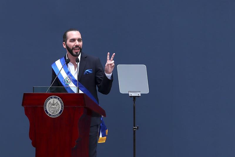 Bukele el presidente que despide por Twitter se olvida de dolencias de El Salvador