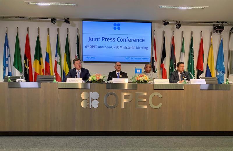 La OPEP y Rusia extienden su recorte petrolero y refuerzan su alianza
