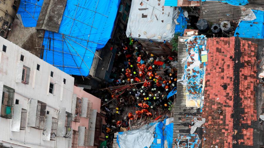 Entre 40 y 50 personas atrapadas en el derrumbe de un edificio en Bombay