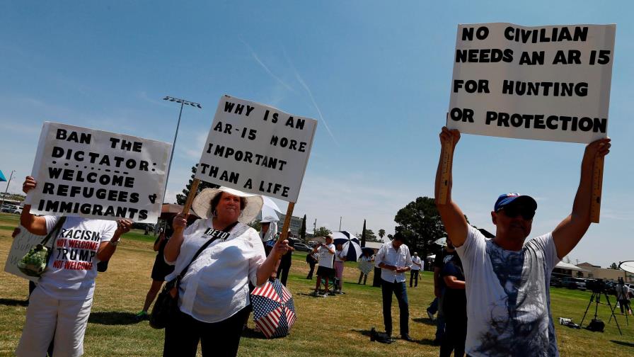 Latinos protestan en El Paso contra odio y racismo tras una semana de masacre