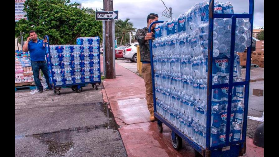 Dorian convierte a la lluviosa Florida en un “desierto” de agua embotellada