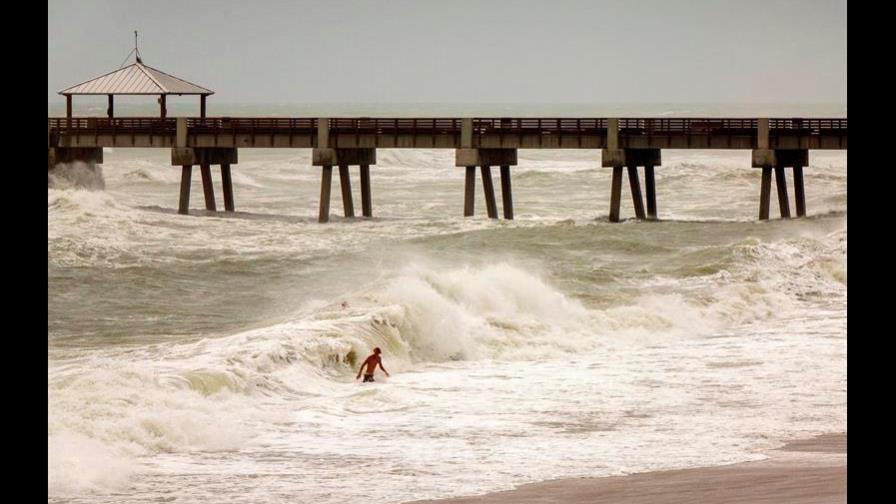 Dorian sigue con fuerza a la Florida tras golpear Bahamas y dejar 5 muertos