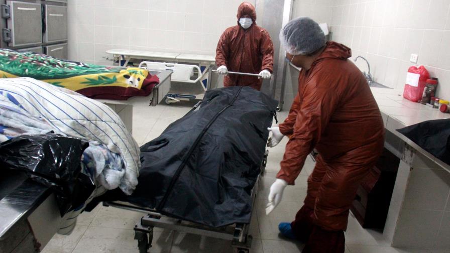 La pandemia de la COVID-19 hace aún más duro el trabajo en morgues de Bolivia