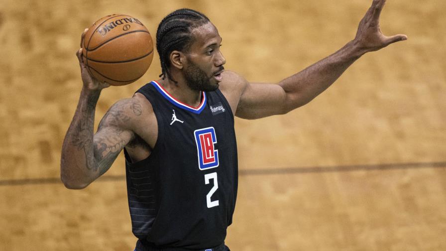 Clippers recontratan al superastro Kawhi Leonard