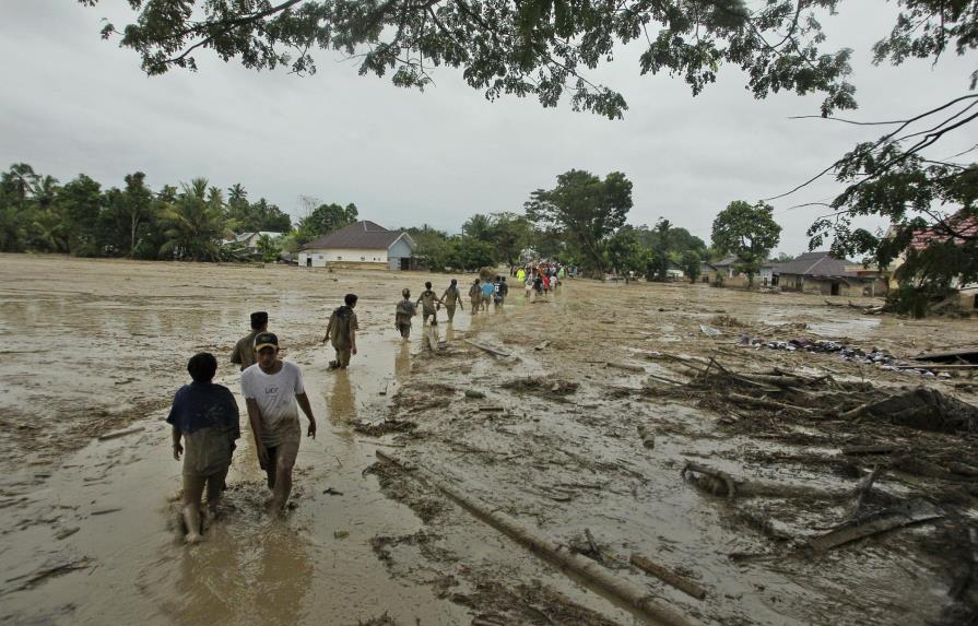 Inundación repentina deja 16 muertos en Indonesia