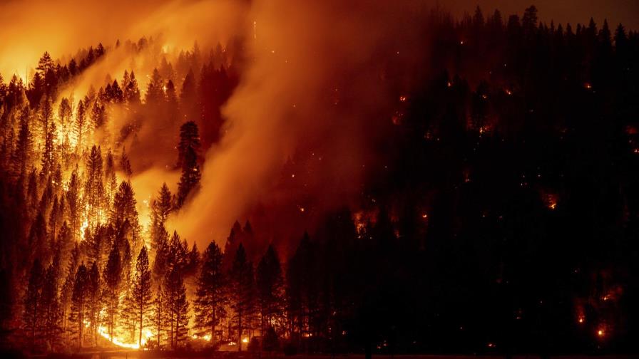 Incendio en norte de California crece fuera de control