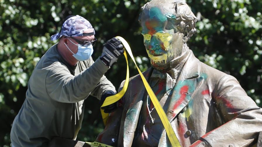 Retiran segunda estatua confederada en Richmond, Virginia