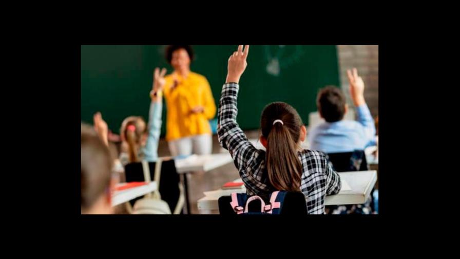 Regresan a las aulas cubanas más de 600,000 estudiantes tras pausa por COVID