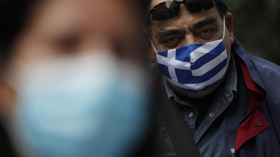 Grecia toma 2 clínicas privadas para luchar contra el virus