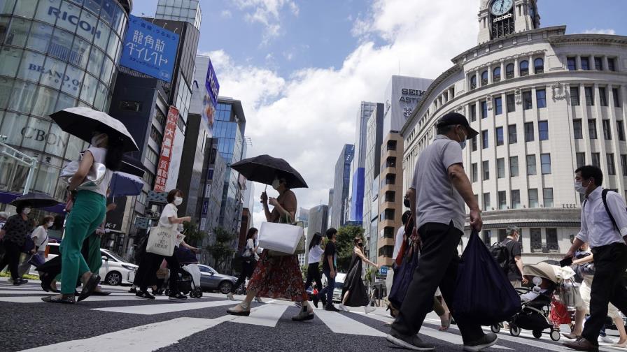 Tras Juegos, Japón acelera vacunación ante repunte de casos