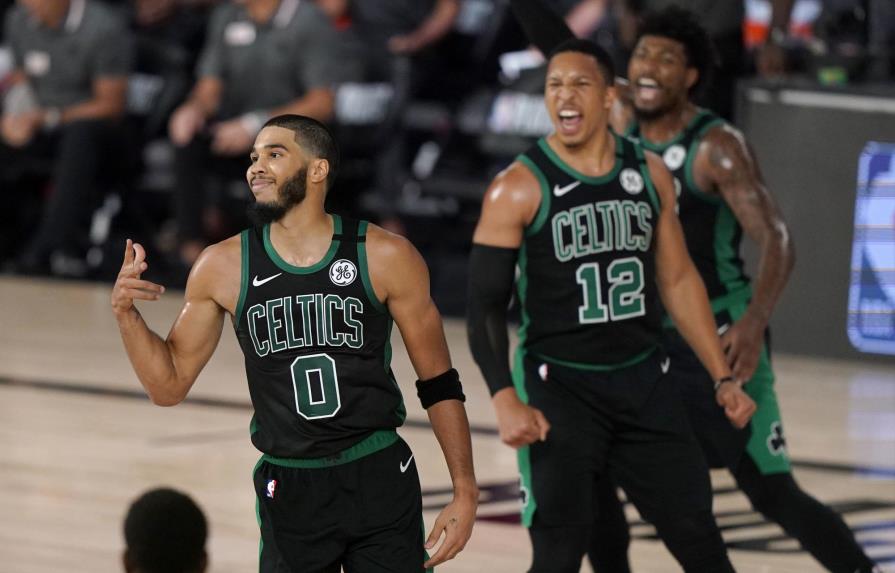 Tatum anota 34; Celtics toman ventaja de 2-0 sobre Raptors