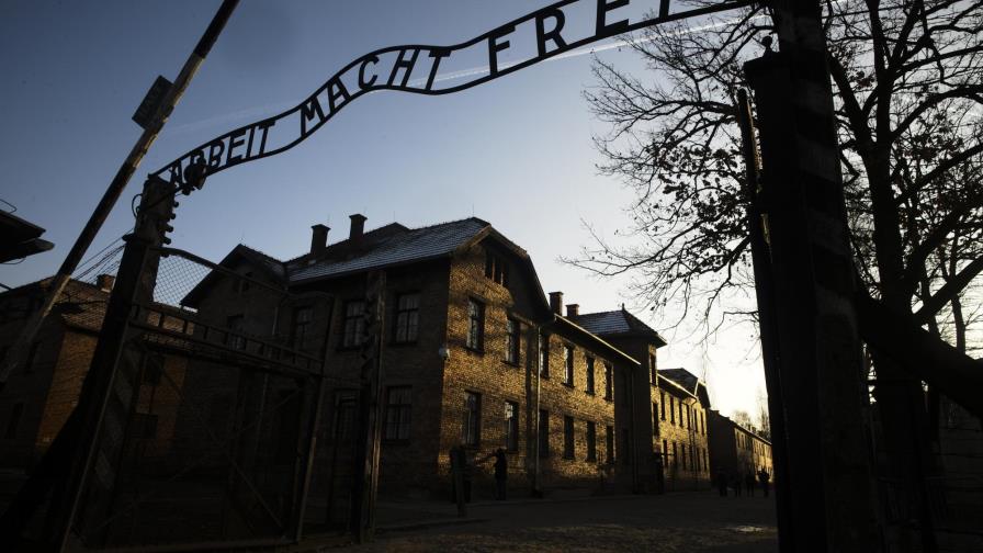 Conmemoraciones rivales de liberación de Auschwitz Conmemoraciones rivales de liberación de Auschwitz