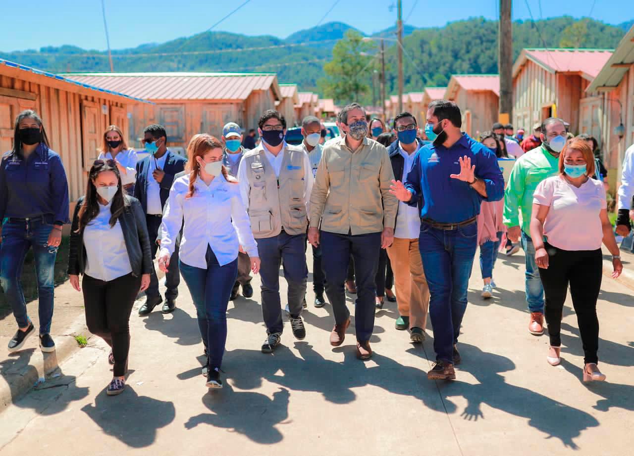 El agua constituye patrimonio nacional estrate´gico de uso pu´blico, inalienable, imprescriptible, inembargable y esencial para la vida