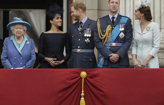 Enrique y Meghan se retiran de la familia real
