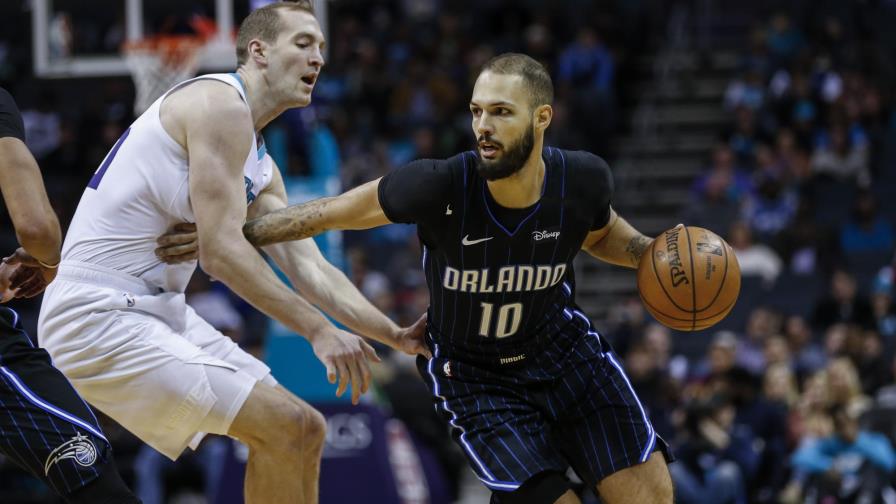Fournier y Vucevic encabezan triunfo del Magic sobre Hornets Fournier y Vucevic encabezan triunfo del Magic sobre Hornets
