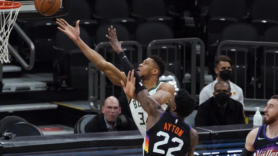 Suns remontan ante Bucks a pesar de los 47 puntos de Giannis