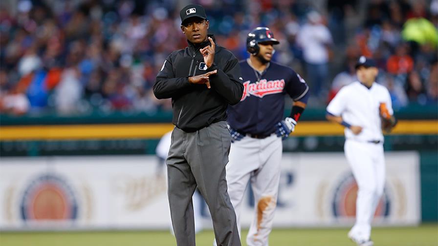 El trabajo difícil del árbitro béisbol