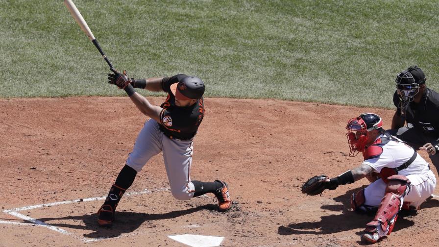 Bates de Ruiz y Santander dan triunfo a Orioles sobre Boston