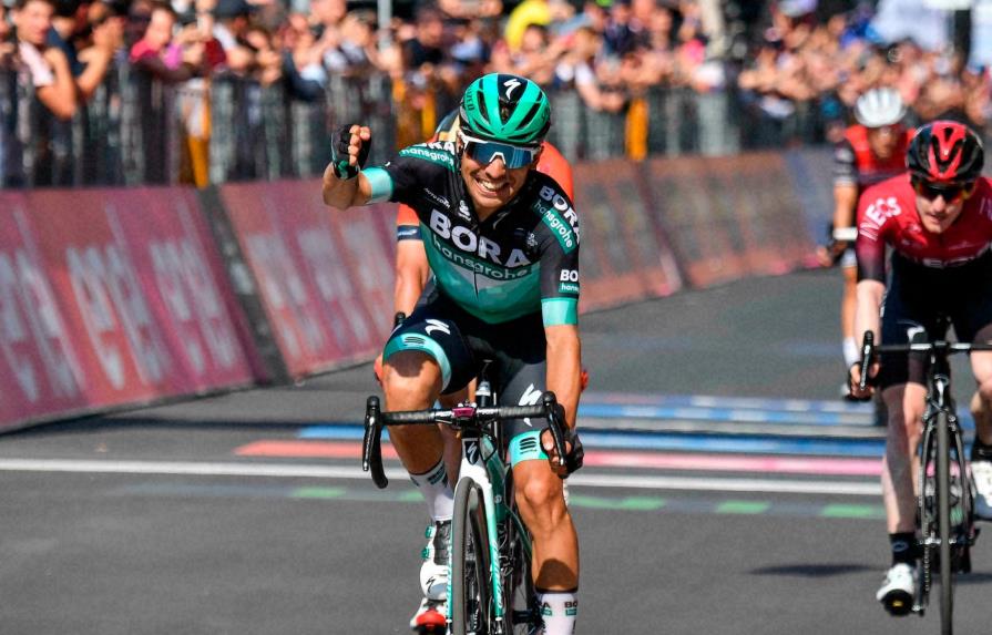 Cesare Benedetti se estrena en el Giro y hay nuevo líder 