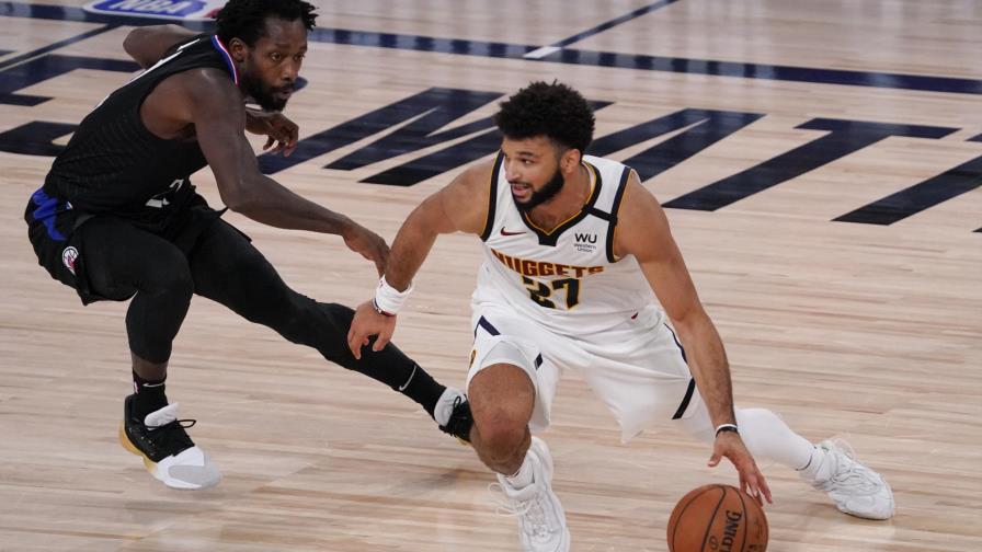 Nuggets doblegan a Clippers y empatan serie