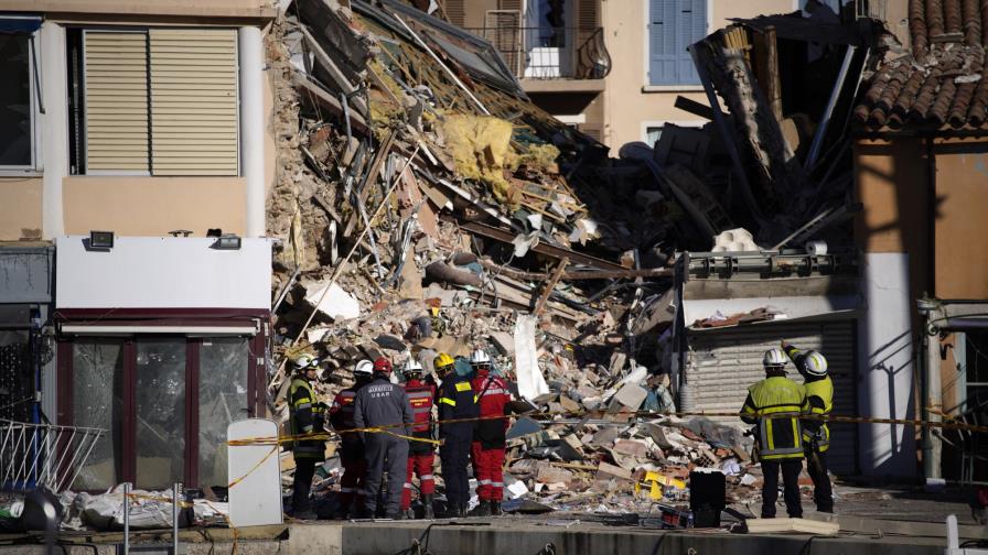 Francia: Rescatan a un bebé y su madre de edificio derruido