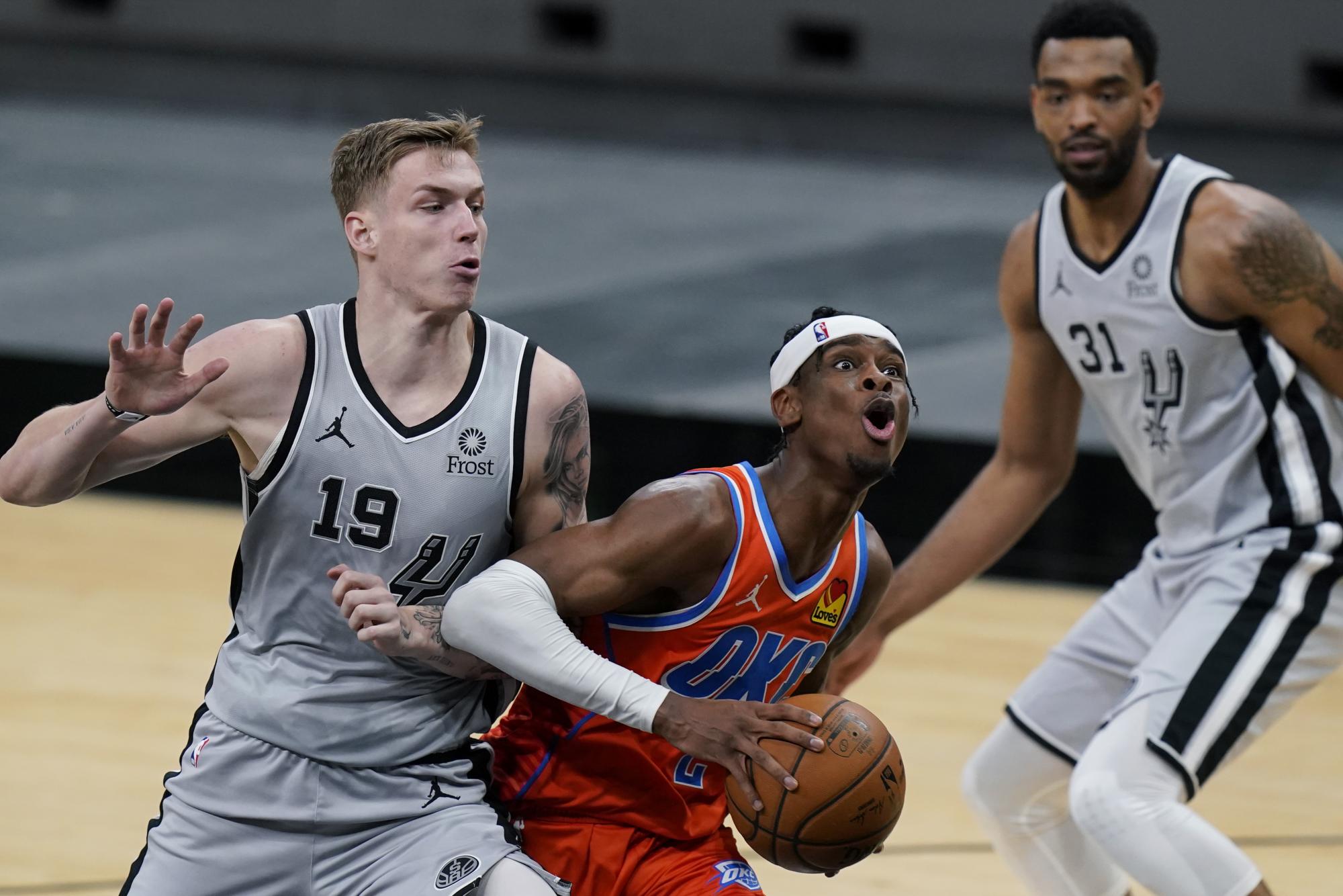 Thunder remonta y se impone a Spurs