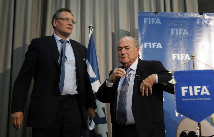 FIFA vuelve a suspender a Blatter por corrupción